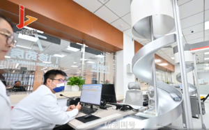 芳华智慧医疗国产发药机在安贞医院全智能门诊药房运行实景